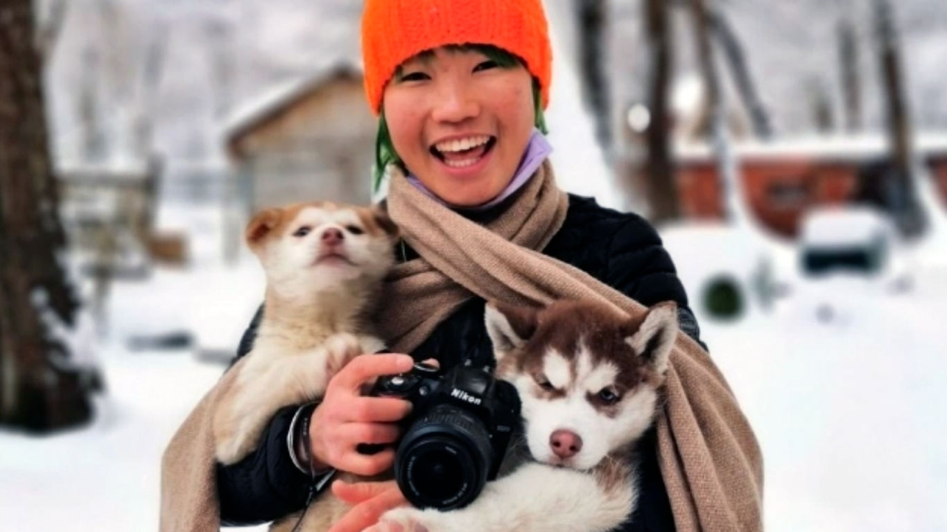 Turista con Huskies en Ushuaia