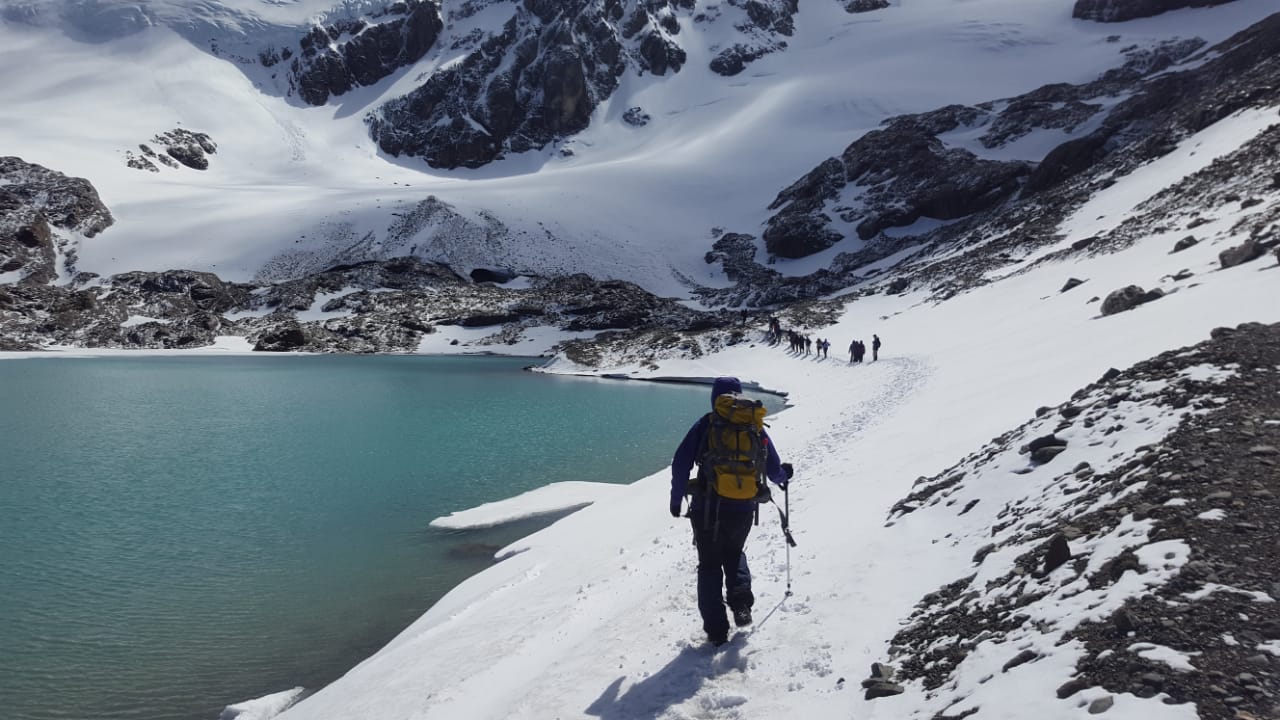 turistas en ushuaia trekking vinciguerra