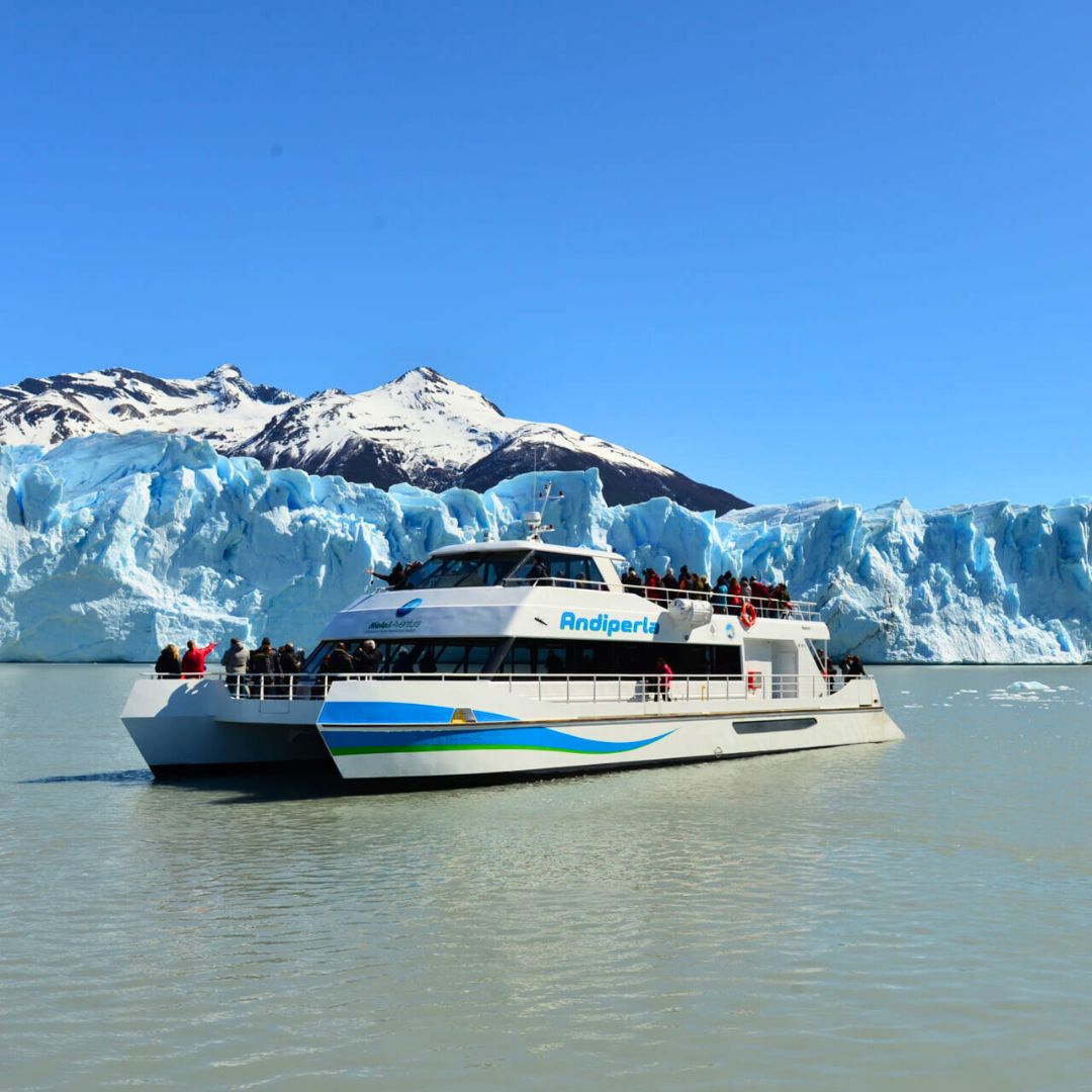 navegación frente al glaciar perito moreno