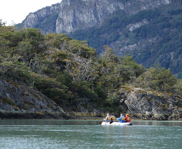 Parque Nacional Tierra del Fuego con trekking y canoas